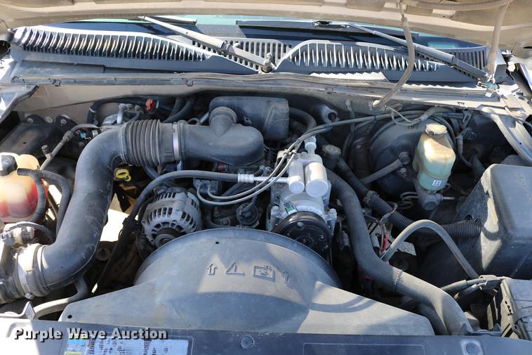 image for item DD0103 2002 Chevrolet Silverado 1500 pickup truck