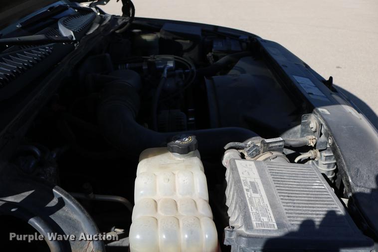 image for item DD0103 2002 Chevrolet Silverado 1500 pickup truck