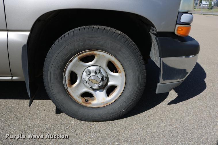 image for item DD0103 2002 Chevrolet Silverado 1500 pickup truck