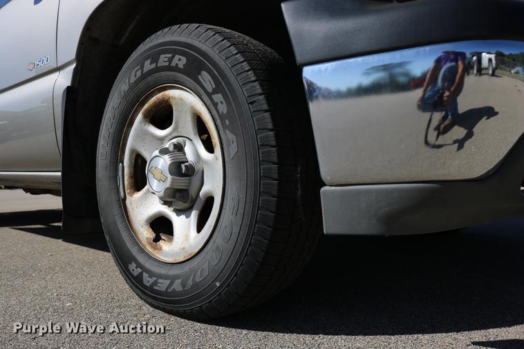 image for item DD0103 2002 Chevrolet Silverado 1500 pickup truck