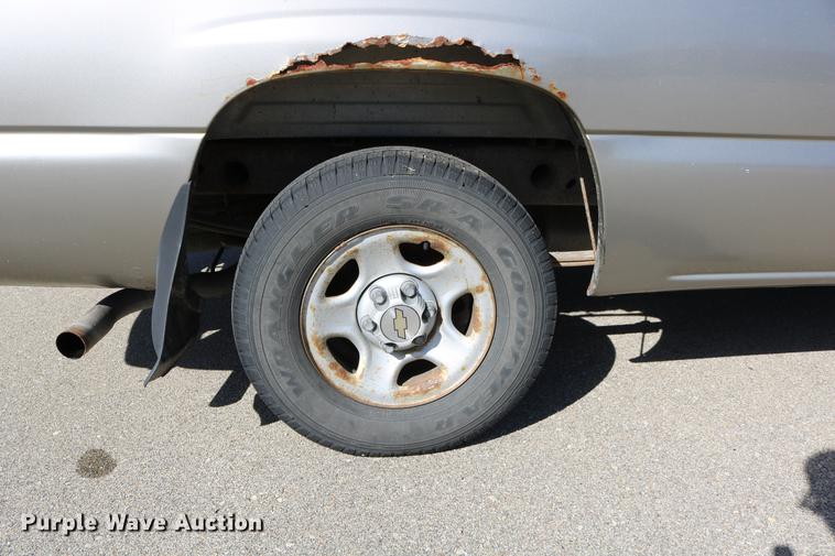 image for item DD0103 2002 Chevrolet Silverado 1500 pickup truck