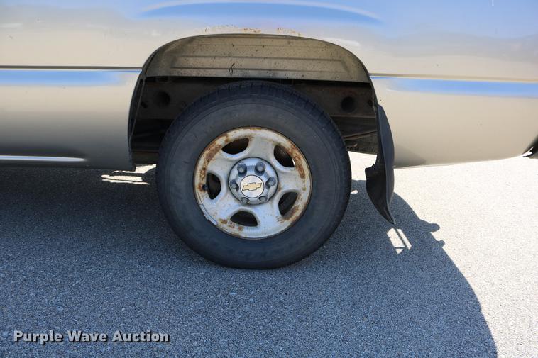 image for item DD0103 2002 Chevrolet Silverado 1500 pickup truck