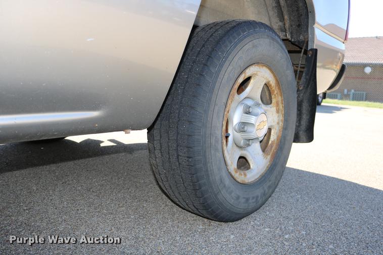 image for item DD0103 2002 Chevrolet Silverado 1500 pickup truck