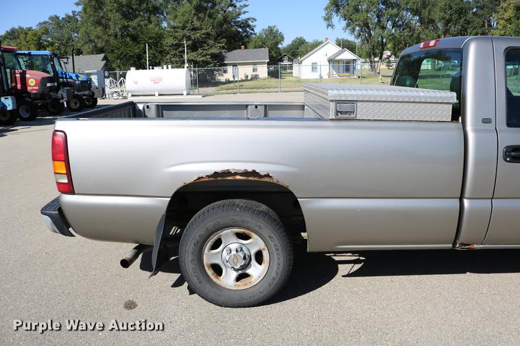 image for item DD0103 2002 Chevrolet Silverado 1500 pickup truck