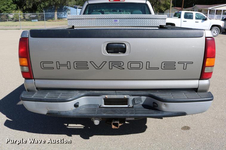 image for item DD0103 2002 Chevrolet Silverado 1500 pickup truck