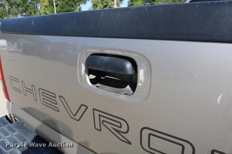 image for item DD0103 2002 Chevrolet Silverado 1500 pickup truck