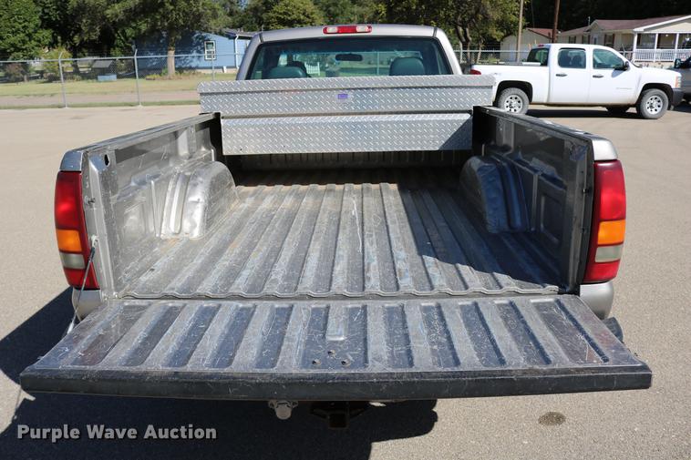 image for item DD0103 2002 Chevrolet Silverado 1500 pickup truck