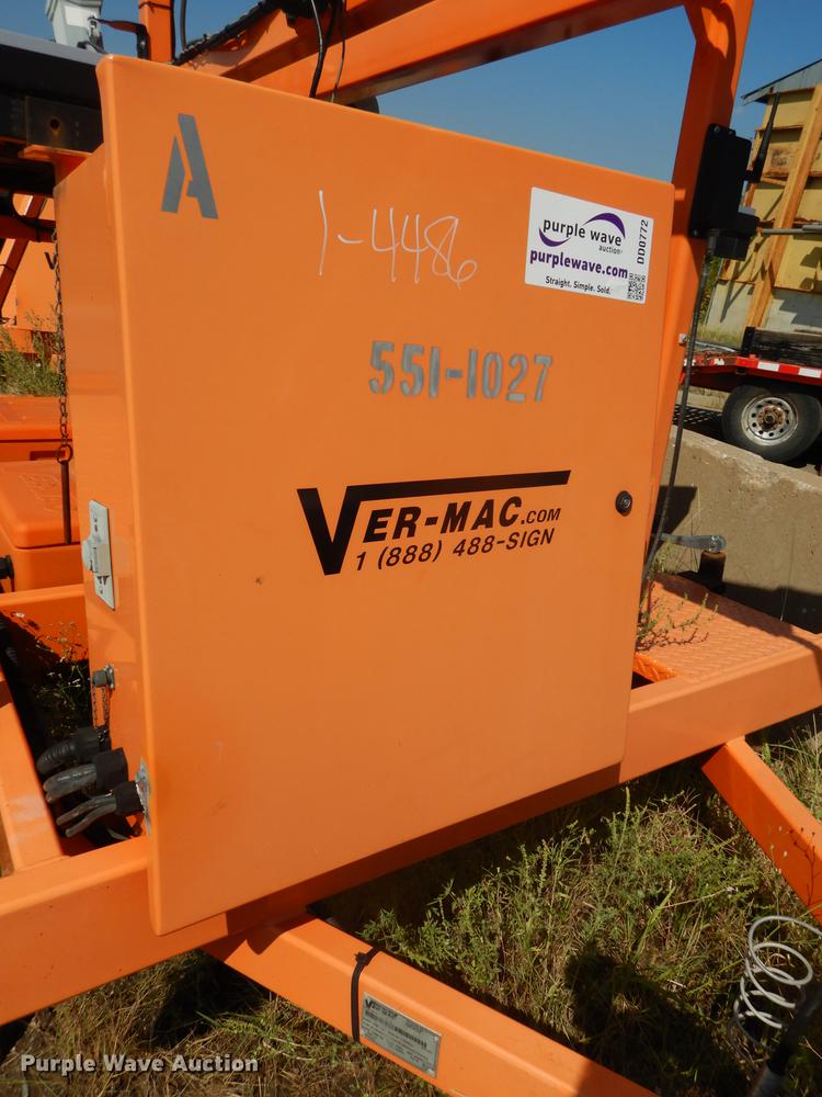 image for item DD0772 2007 Ver Mac traffic signal system