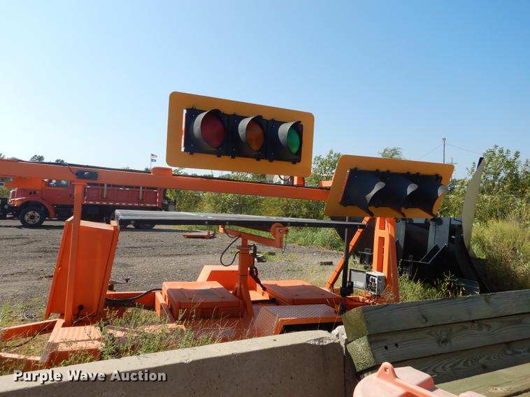 image for item DD0772 2007 Ver Mac traffic signal system