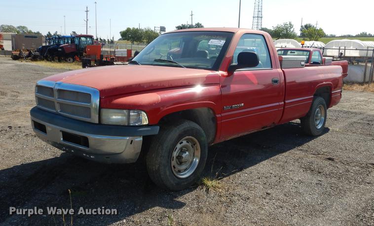 image for item DD0773 2001 Dodge Ram 1500 pickup truck