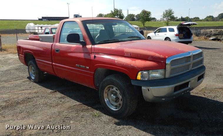 image for item DD0773 2001 Dodge Ram 1500 pickup truck