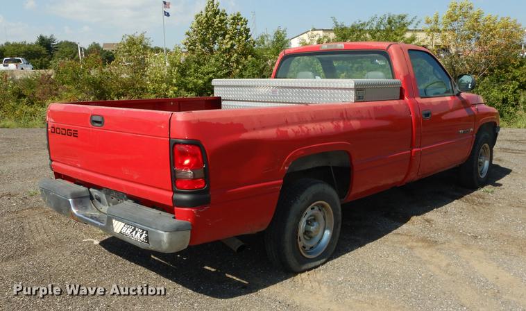 image for item DD0773 2001 Dodge Ram 1500 pickup truck