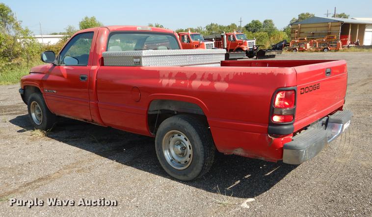 image for item DD0773 2001 Dodge Ram 1500 pickup truck