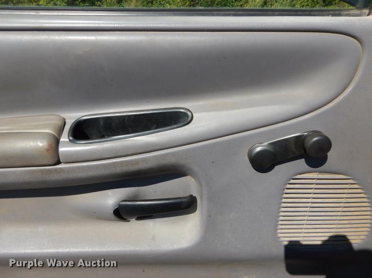 image for item DD0773 2001 Dodge Ram 1500 pickup truck