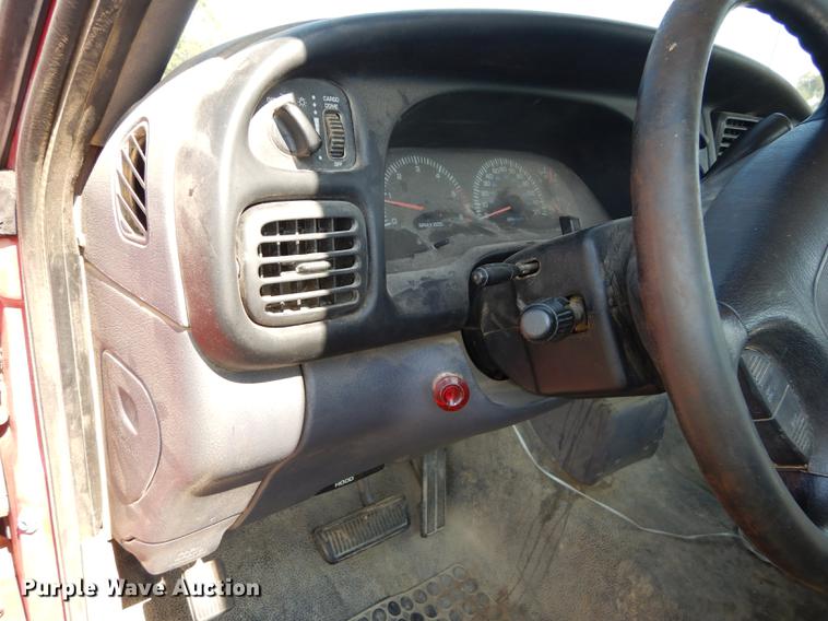 image for item DD0773 2001 Dodge Ram 1500 pickup truck