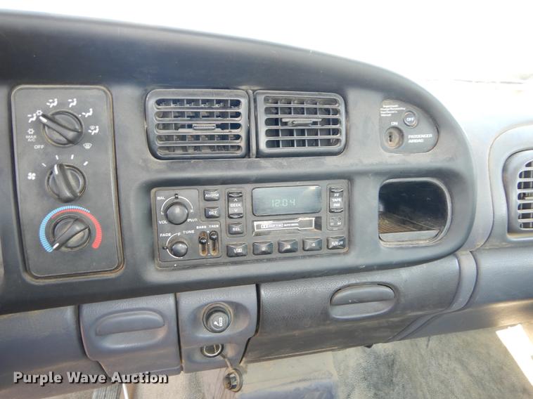 image for item DD0773 2001 Dodge Ram 1500 pickup truck