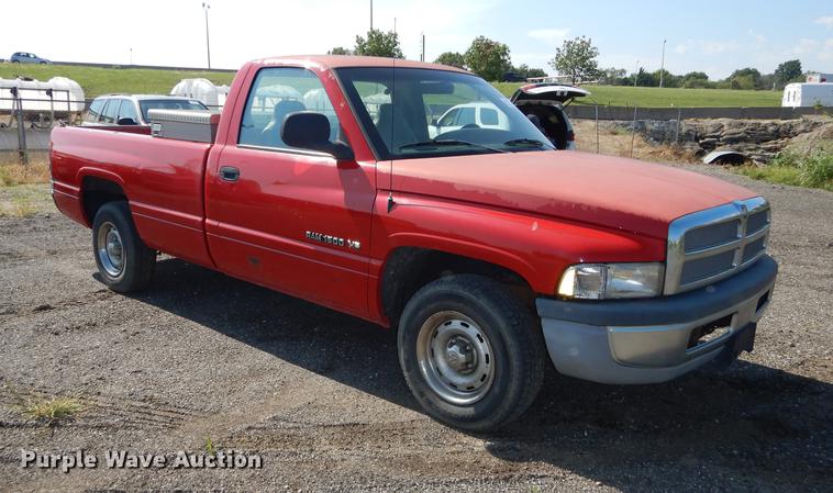 image for item DD0774 2001 Dodge Ram 1500 pickup truck