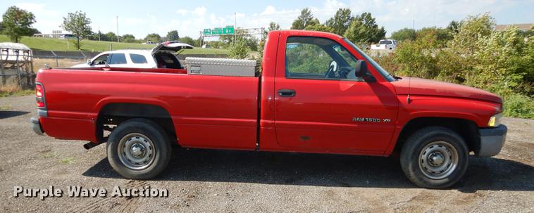 image for item DD0774 2001 Dodge Ram 1500 pickup truck