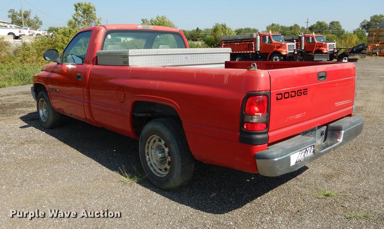 image for item DD0774 2001 Dodge Ram 1500 pickup truck
