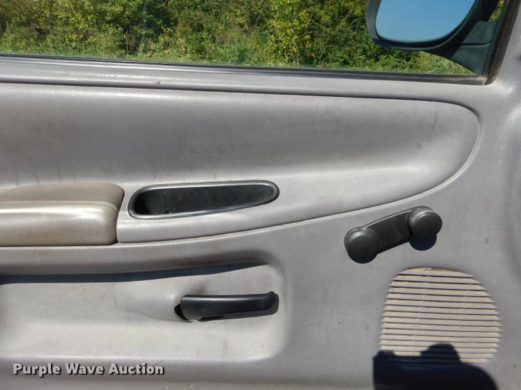 image for item DD0774 2001 Dodge Ram 1500 pickup truck