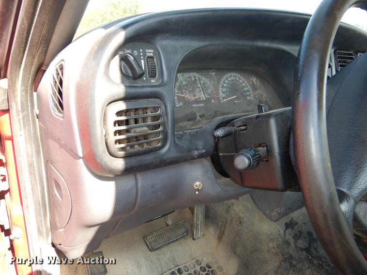 image for item DD0774 2001 Dodge Ram 1500 pickup truck