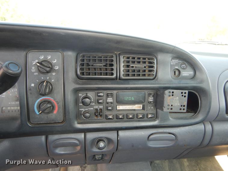 image for item DD0774 2001 Dodge Ram 1500 pickup truck