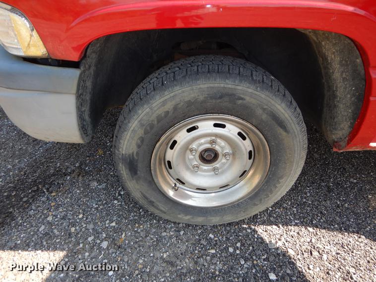 image for item DD0774 2001 Dodge Ram 1500 pickup truck