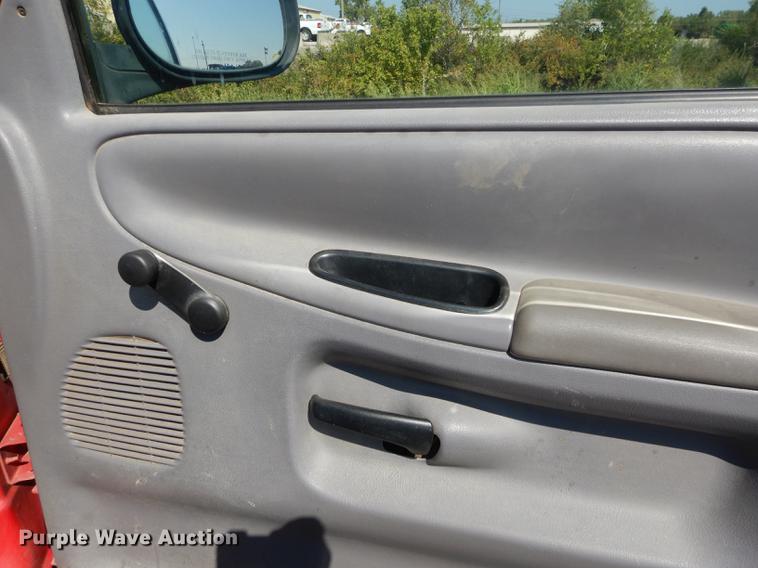 image for item DD0774 2001 Dodge Ram 1500 pickup truck