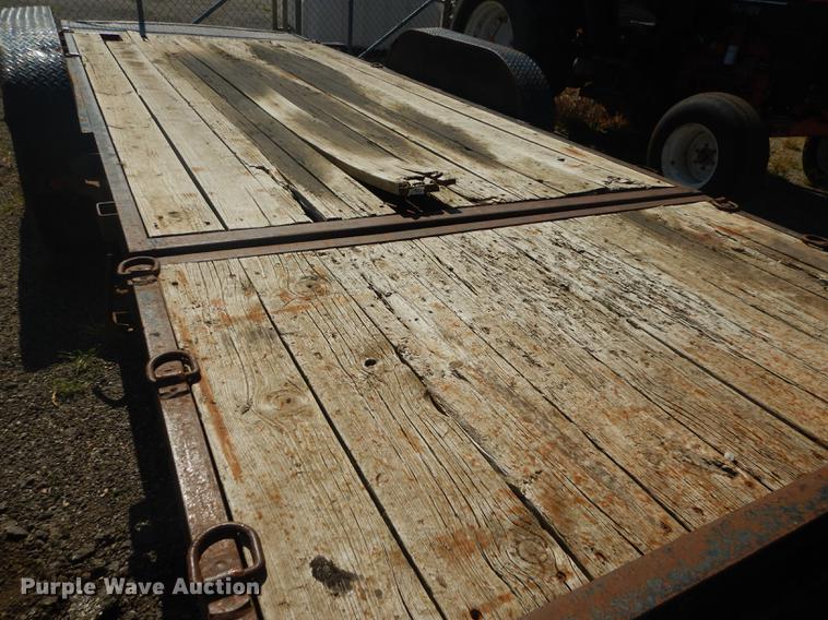 image for item DD0776 2004 Fastline tilt deck equipment trailer