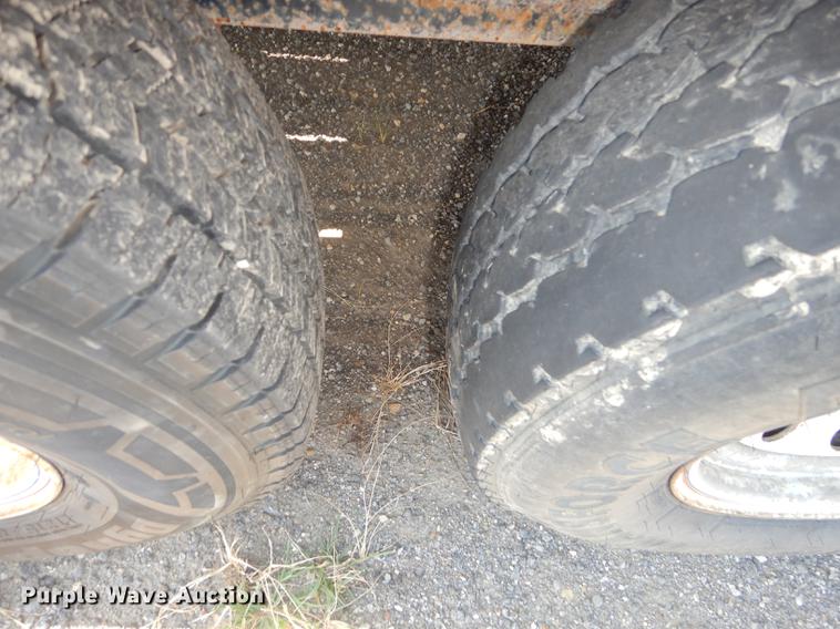 image for item DD0776 2004 Fastline tilt deck equipment trailer