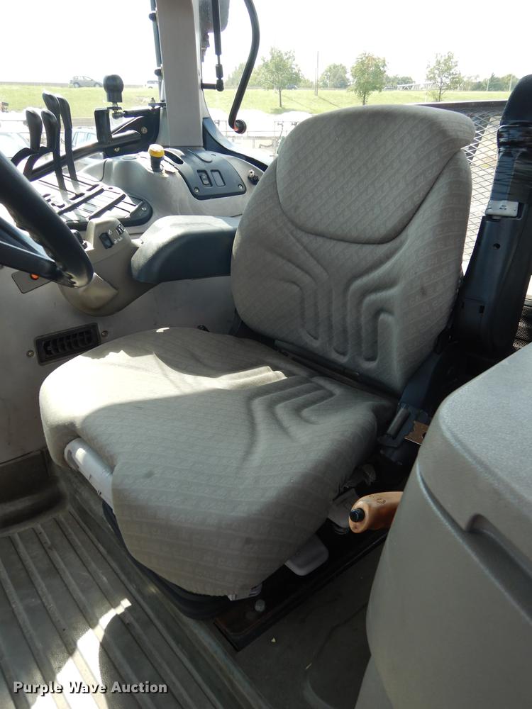 image for item DD0779 2004 Case IH MXU100 Maxxum tractor