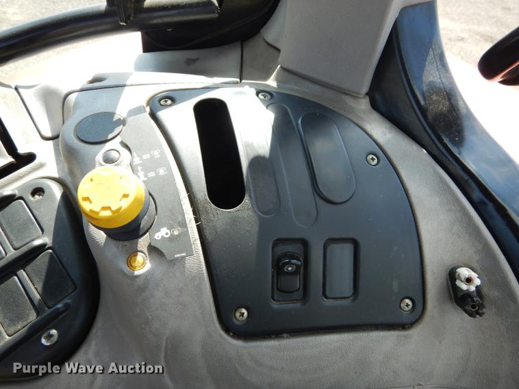 image for item DD0779 2004 Case IH MXU100 Maxxum tractor