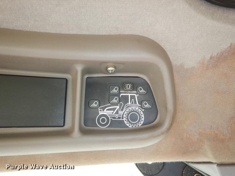 image for item DD0779 2004 Case IH MXU100 Maxxum tractor