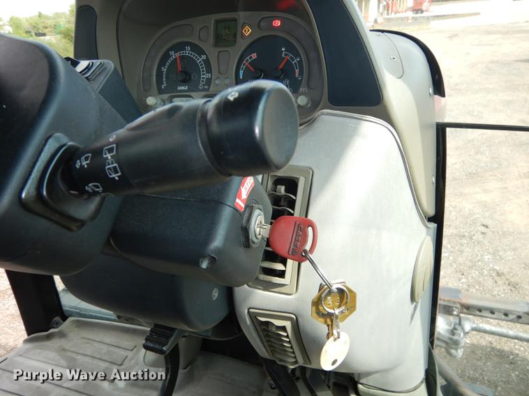 image for item DD0779 2004 Case IH MXU100 Maxxum tractor