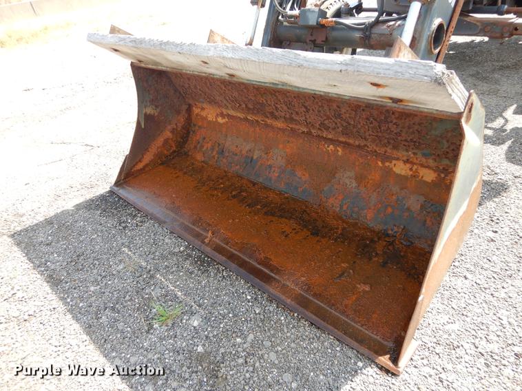 image for item DD0780 2002 New Holland TS100 tractor