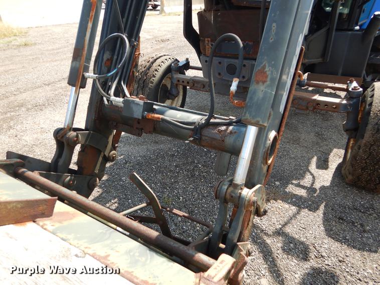 image for item DD0780 2002 New Holland TS100 tractor