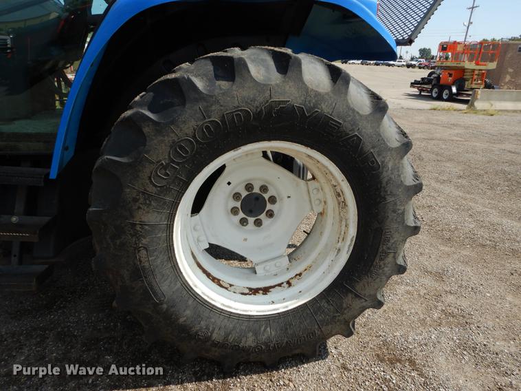 image for item DD0780 2002 New Holland TS100 tractor