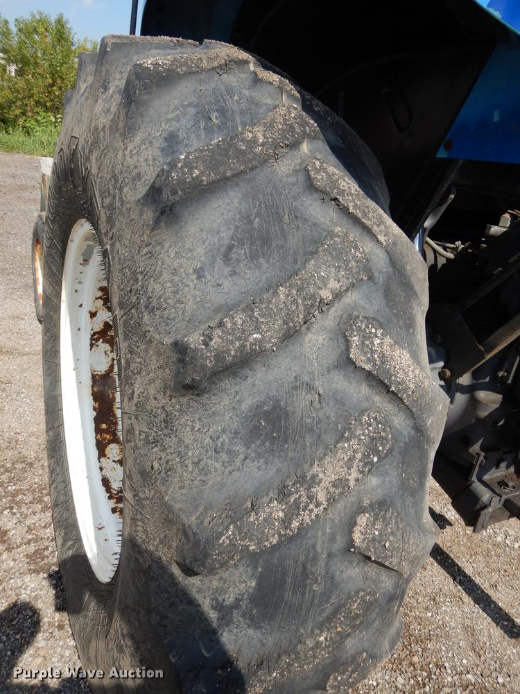 image for item DD0780 2002 New Holland TS100 tractor