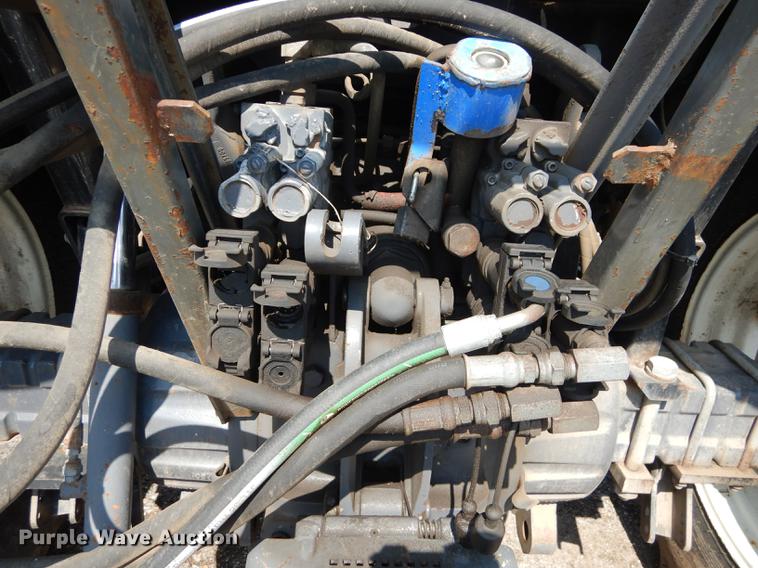 image for item DD0780 2002 New Holland TS100 tractor