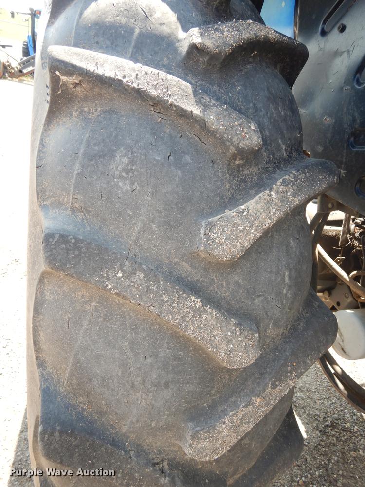 image for item DD0780 2002 New Holland TS100 tractor
