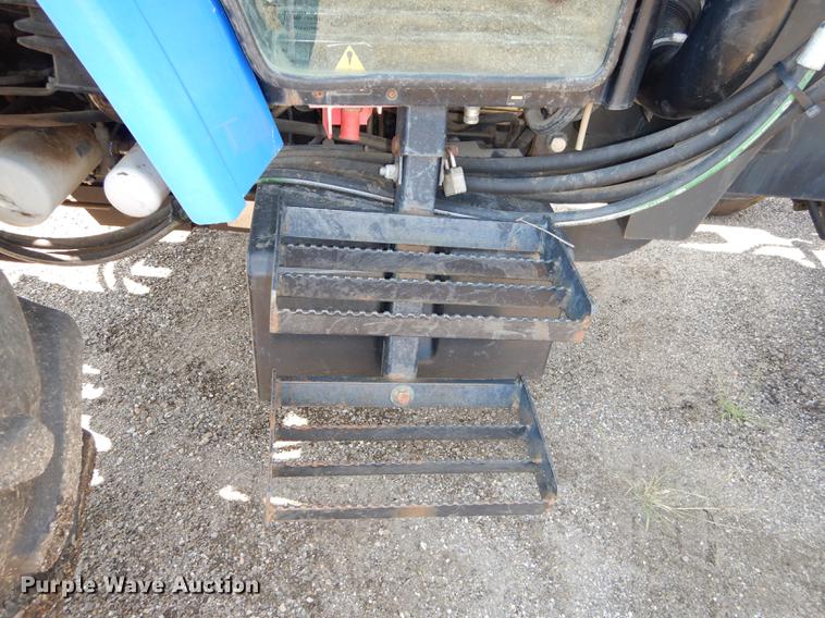image for item DD0780 2002 New Holland TS100 tractor