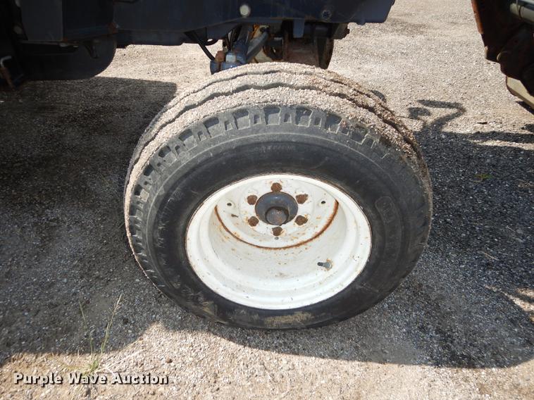 image for item DD0780 2002 New Holland TS100 tractor