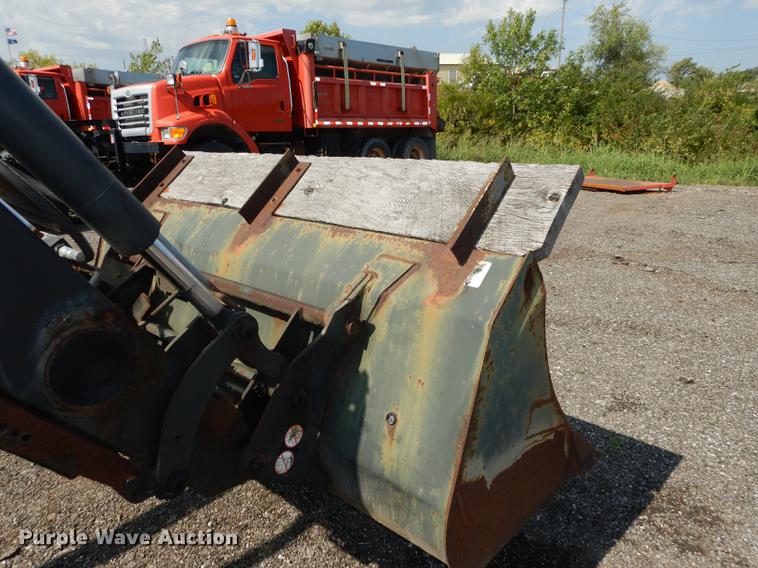 image for item DD0780 2002 New Holland TS100 tractor