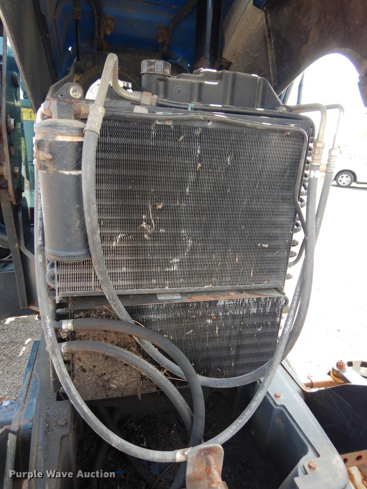 image for item DD0780 2002 New Holland TS100 tractor