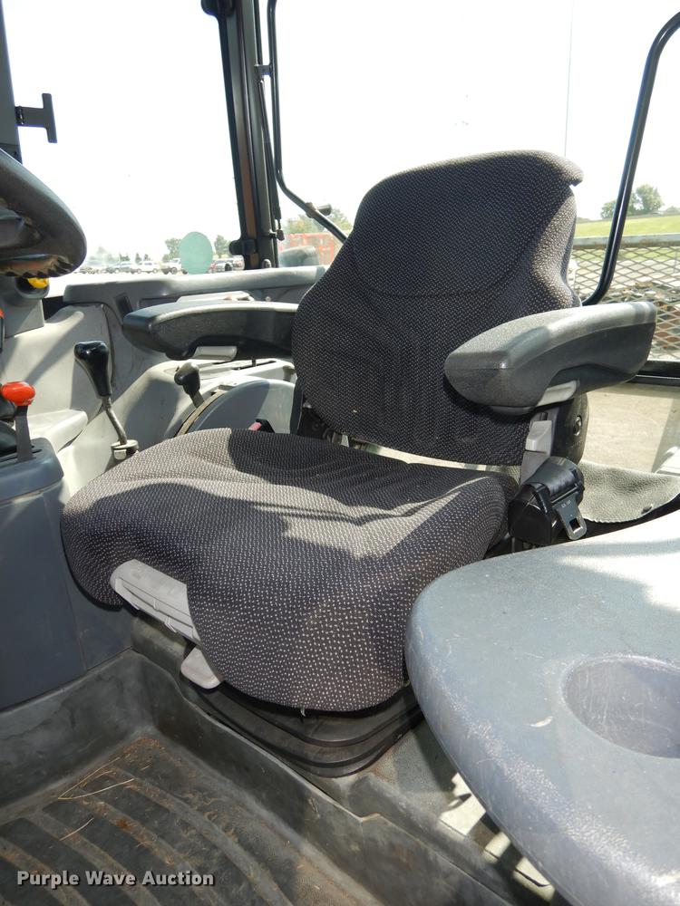 image for item DD0780 2002 New Holland TS100 tractor