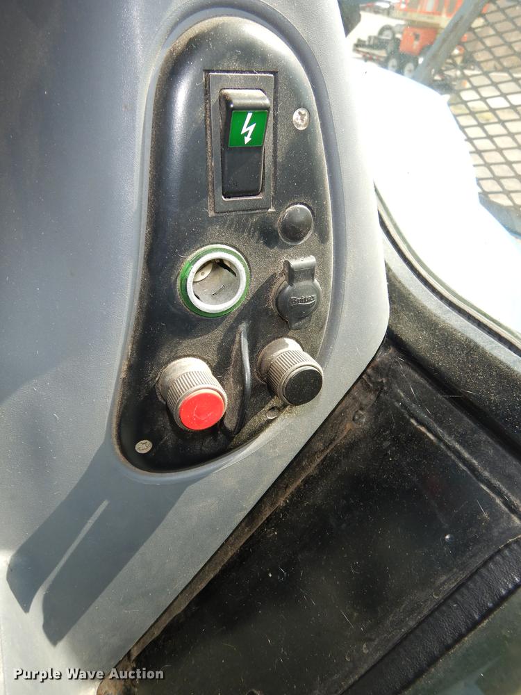 image for item DD0780 2002 New Holland TS100 tractor