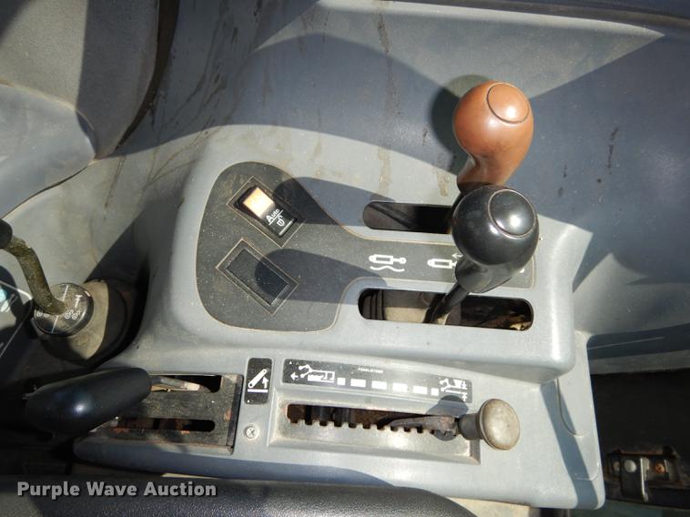 image for item DD0780 2002 New Holland TS100 tractor