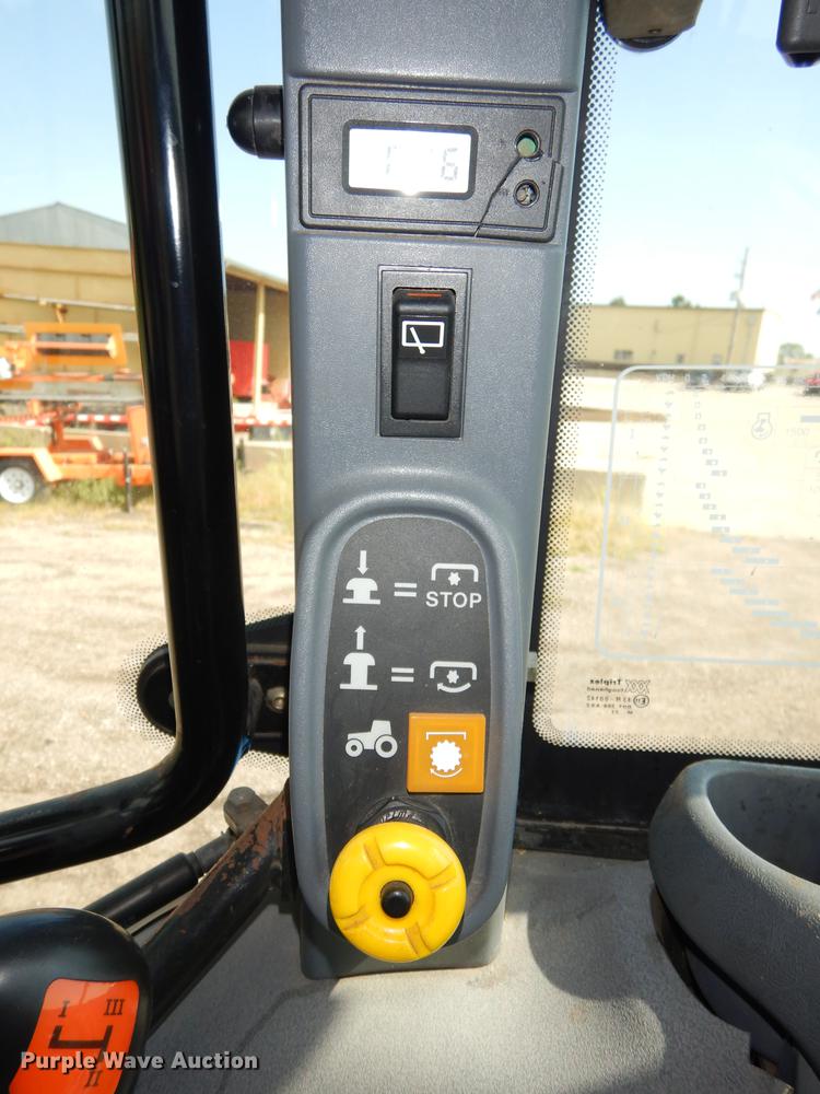 image for item DD0780 2002 New Holland TS100 tractor