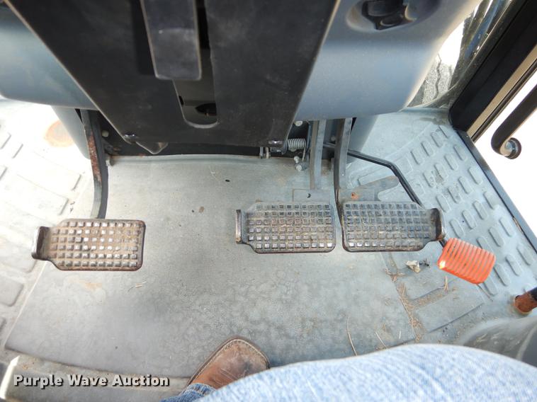 image for item DD0780 2002 New Holland TS100 tractor