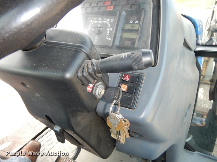image for item DD0780 2002 New Holland TS100 tractor